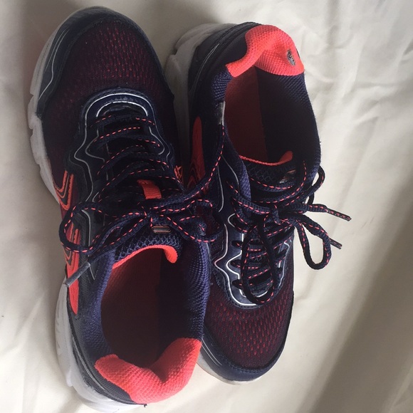 Fila tennis shoes - Picture 6 of 10